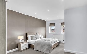 Brook Meadow House, 4 Bed House, Manchester